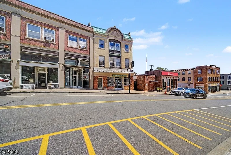1 bed, 1.0 bath, $1,950 — Photo 1