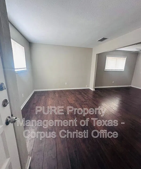3842 Tiger Ln