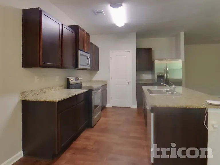 474 Lake Ridge Ln — Photo 5