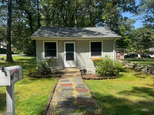 8 Spruce Path, Mount Arlington Boro, NJ 07856