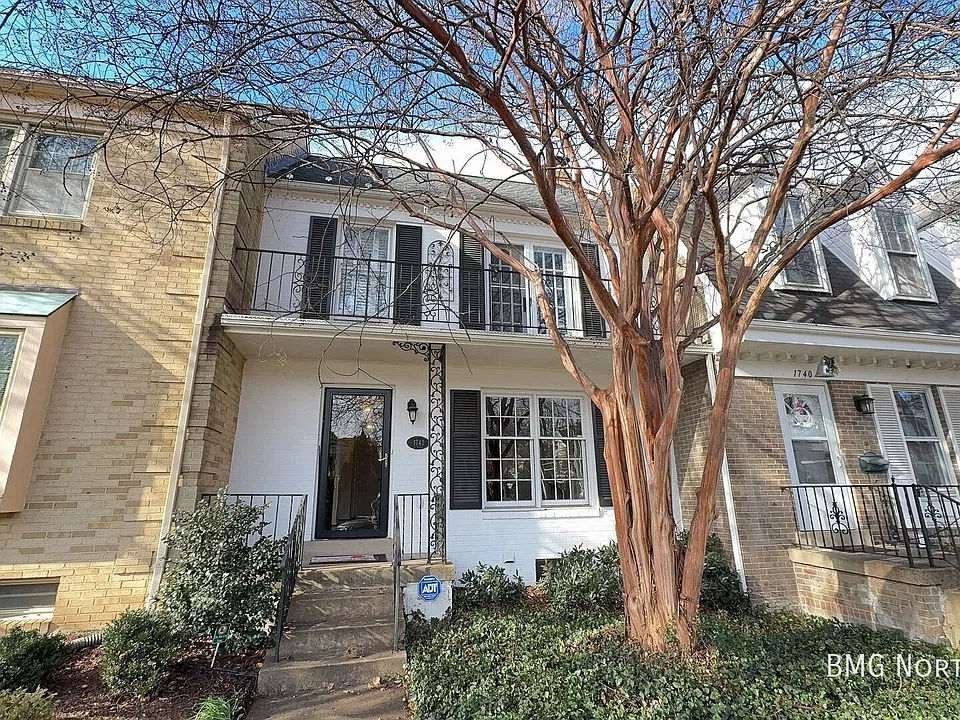 1742 Chain Bridge Rd