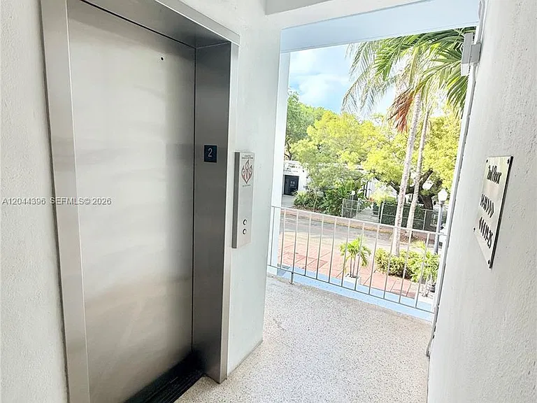 641 Espanola Way #17 — Photo 17