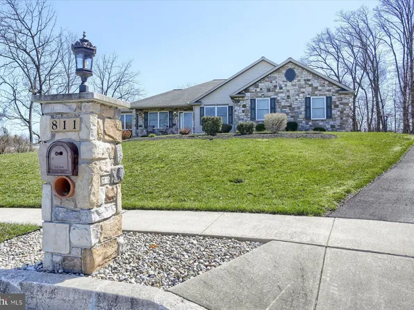 811 Evergreen Dr, Middletown, PA 17057