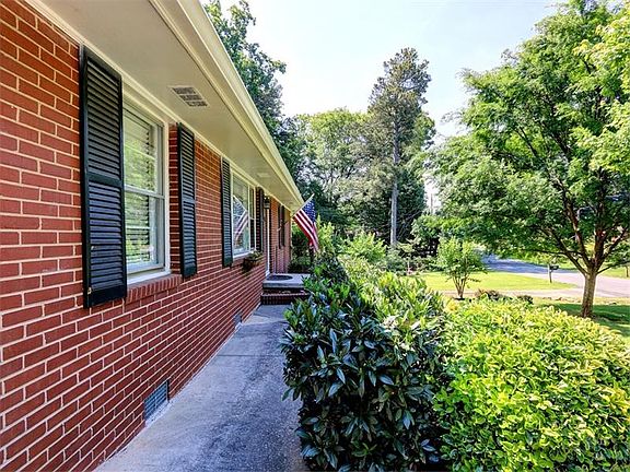 3rd image of 1969 Clearwater Dr SE