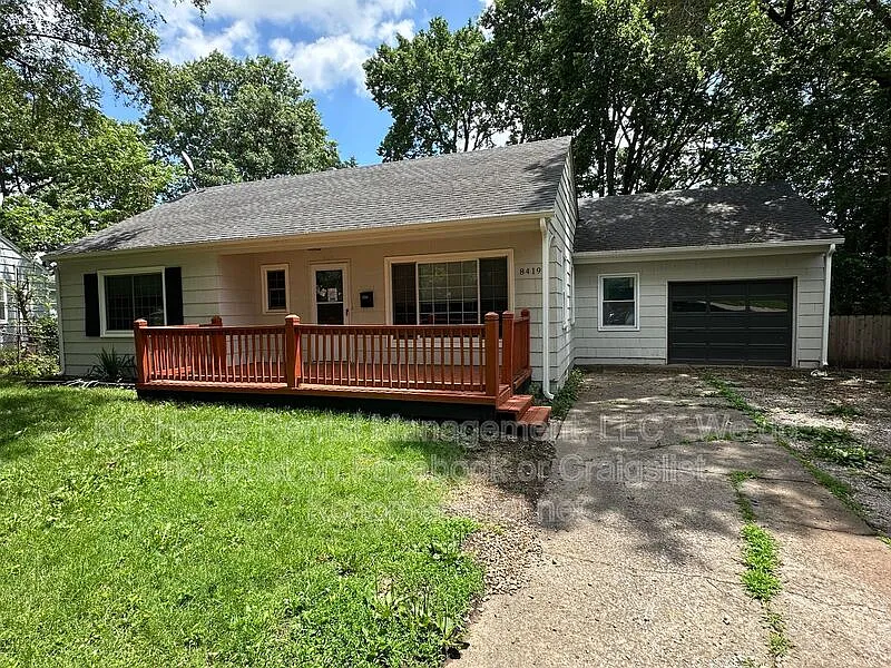 3 bed, 1.0 bath, 1200 sqft, $1,595 — Photo 3