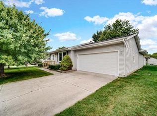 214 Locust Ave S, Hebron, IN 46341