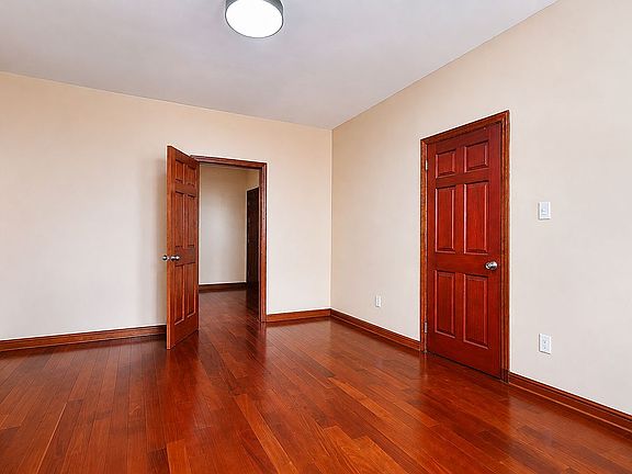 4th image of 82 Kermit Pl