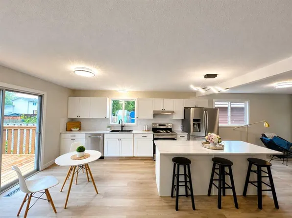 6625 W Poplar Dr, Grande Prairie, AB T8W 1C8