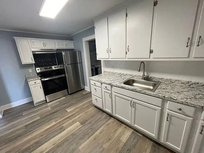 2 bed, 1.0 bath, $950 — Photo 2