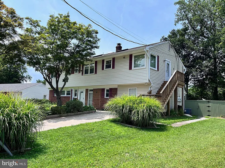 5350 Ravensworth Rd — Photo 2