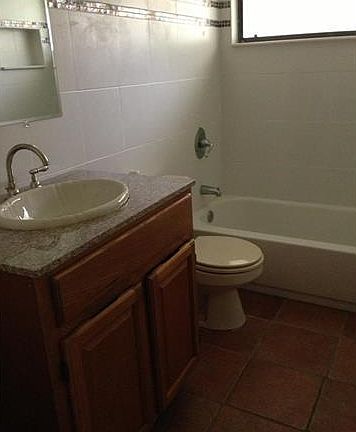 3rd image of 806 SW 54th Ln