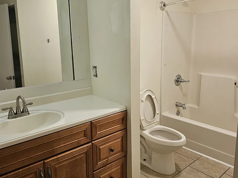 479 Oaktree Sq — Photo 9