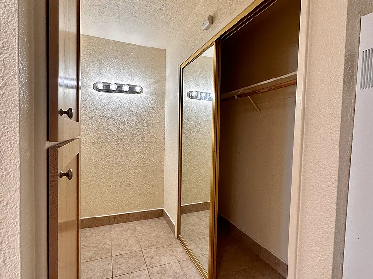 Sandalwood Apartments — Photo 33