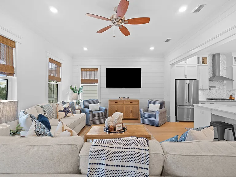 49 Seaboard Ln — Photo 12