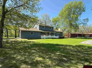 86 Roslyn Rd, New Ulm, MN 56073