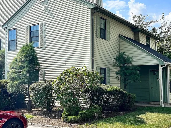 911 Woodbridge Comns Way #911, Iselin, NJ 08830