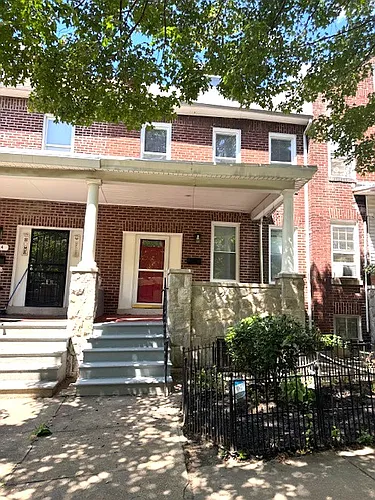 2216 Whittier Ave Photo 1