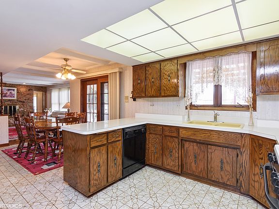 5th image of 1207 Garden Ct