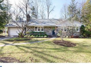 801 Homewood Dr, Riverton, NJ 08077