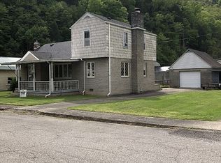 103 W 3rd St, Man, WV 25635