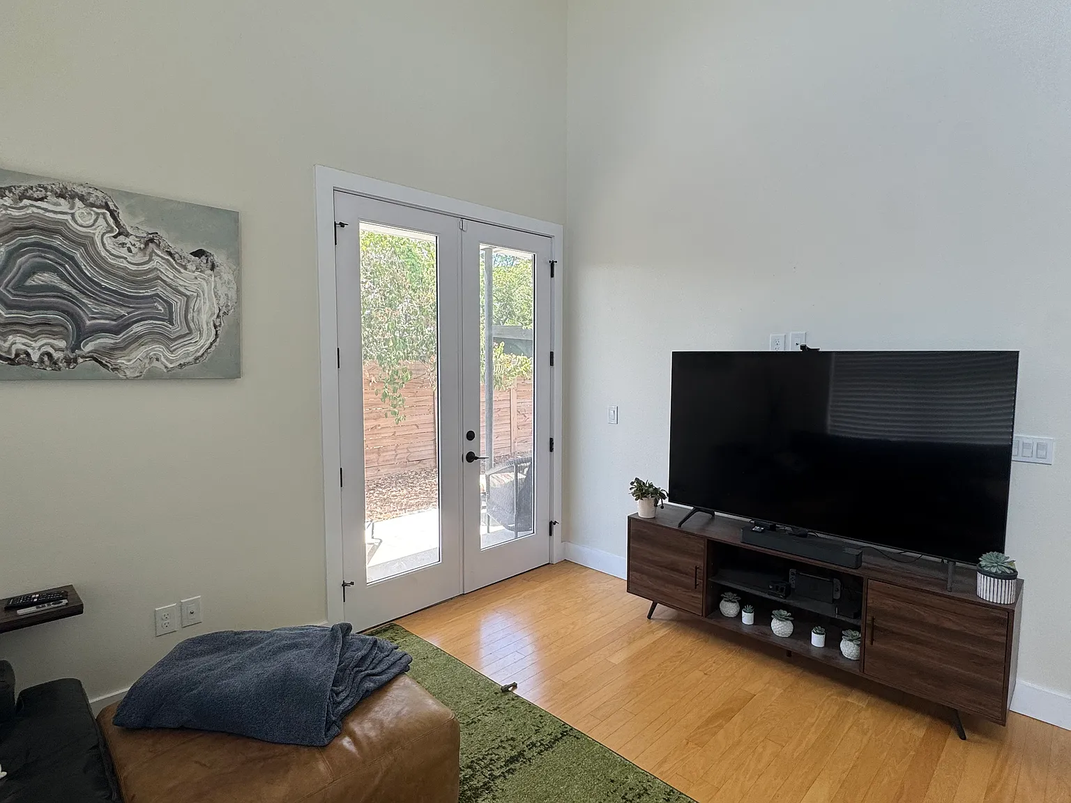 2 bed, 1112 sqft, $3,500 — Photo 4