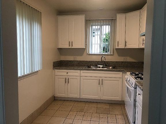 5th image of 808 E Garfield Ave APT C