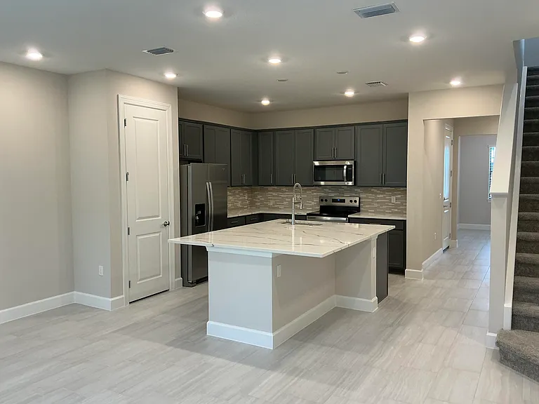 293 SW Sally Way — Photo 6