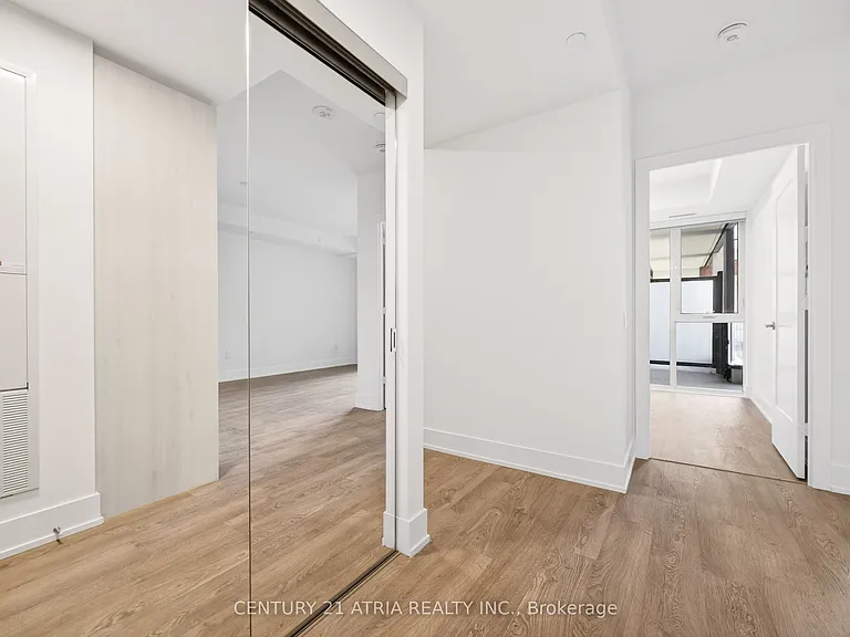 858 Dupont St #532 — Photo 5