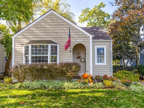 960 Chestnut St, Deerfield, IL 60015