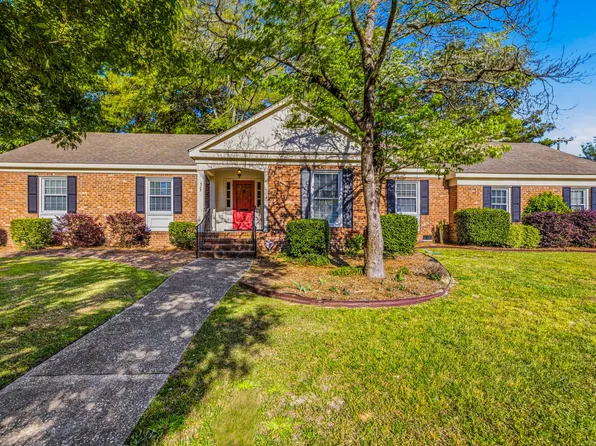 325 Northview Dr, Fayetteville, NC 28303