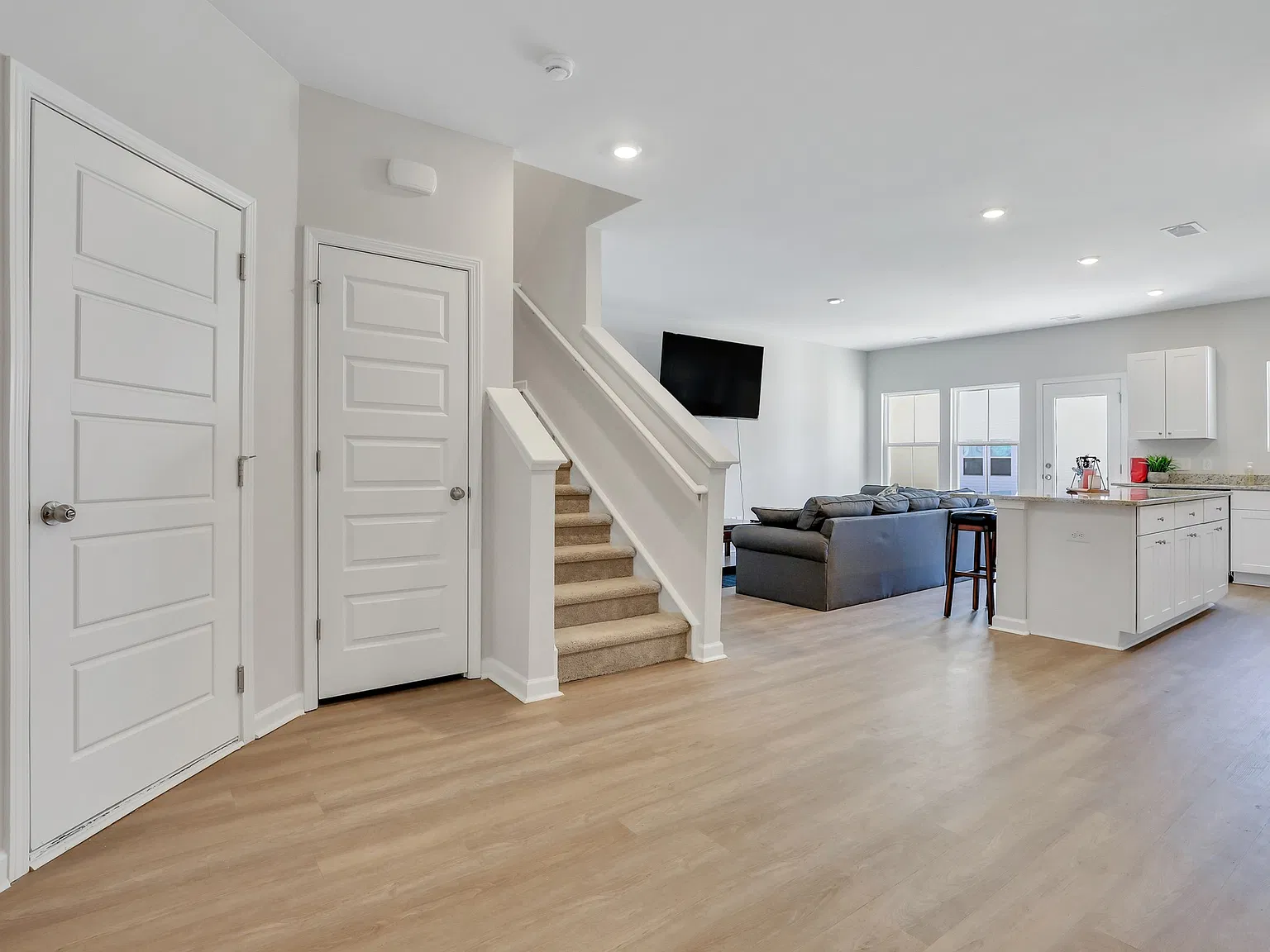 3 bed, 2.5 bath, 1687 sqft, $2,400 — Photo 3