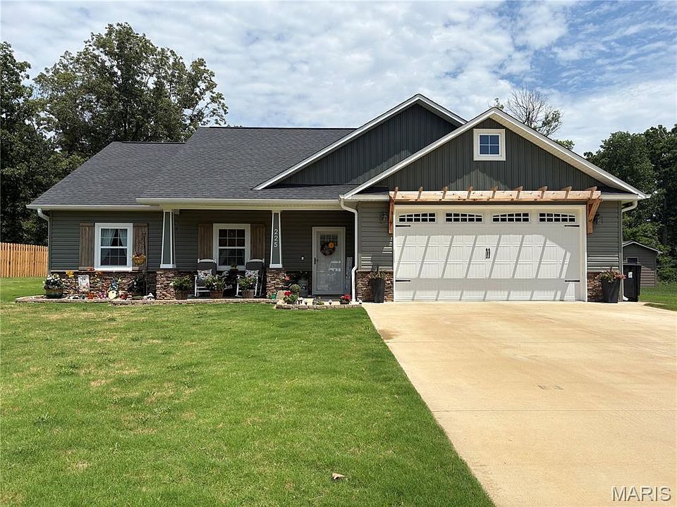 1st image of 225 Ruth Harris Ln