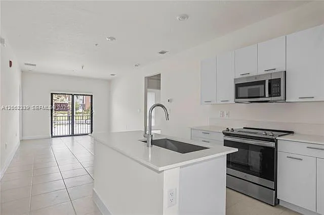 8001 NW 41st St #F06 — Photo 14