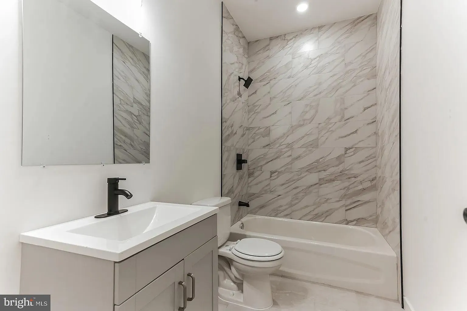 3 bed, 1.5 bath, 1230 sqft, $2,200 — Photo 4