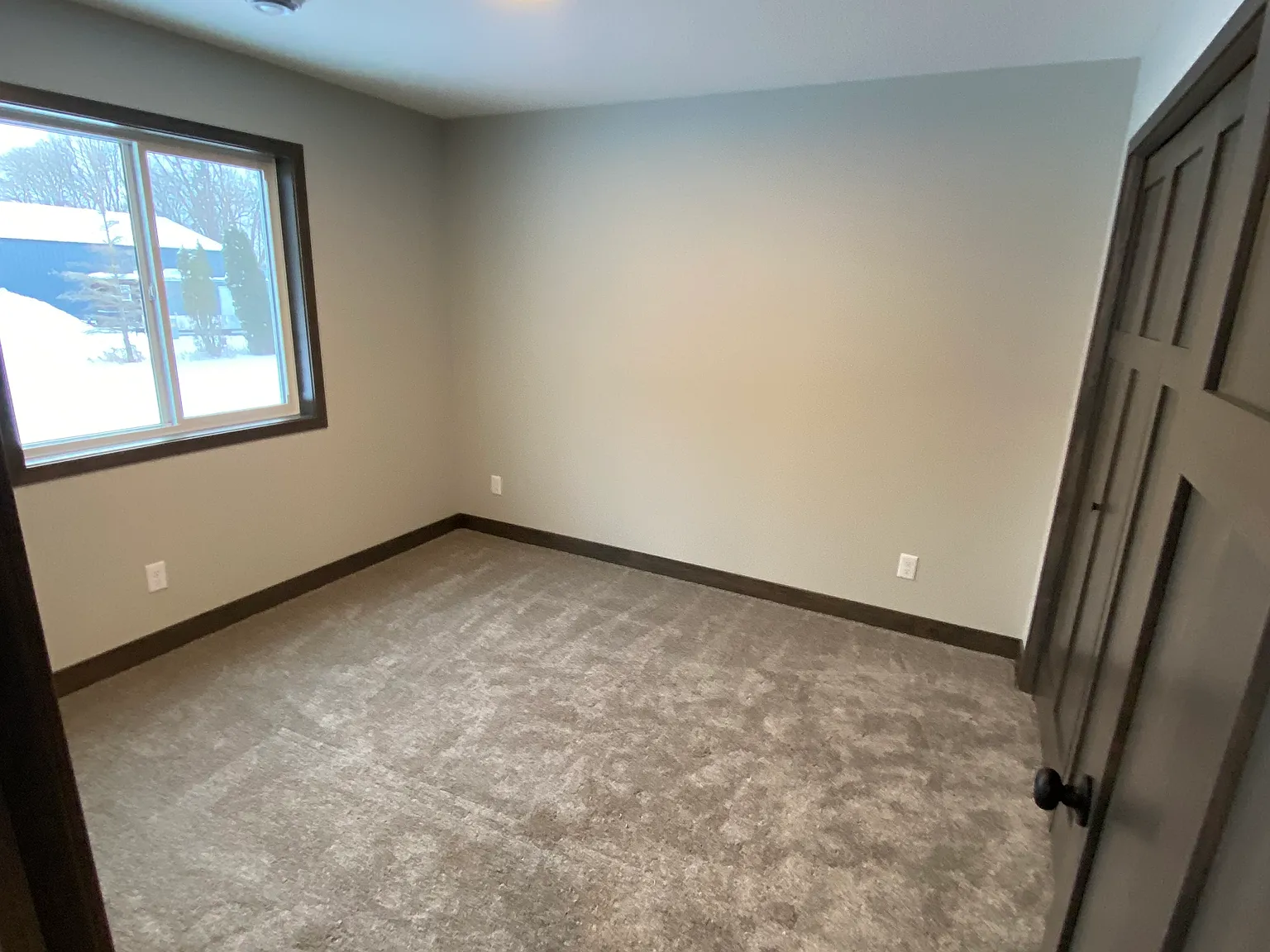 3 bed, 2000 sqft, $1,900 — Photo 3