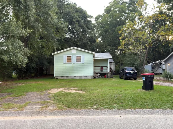 7748 Saint Augustine Dr, Semmes, AL 36575