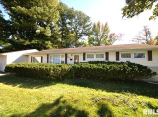612 Strawberry Ln, Mount Vernon, IL 62864