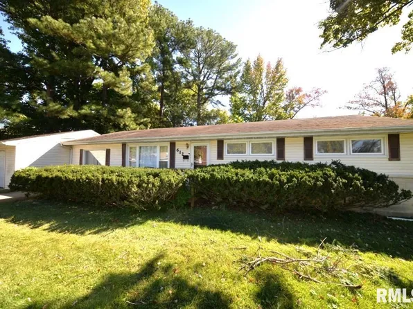 612 Strawberry Ln, Mount Vernon, IL 62864