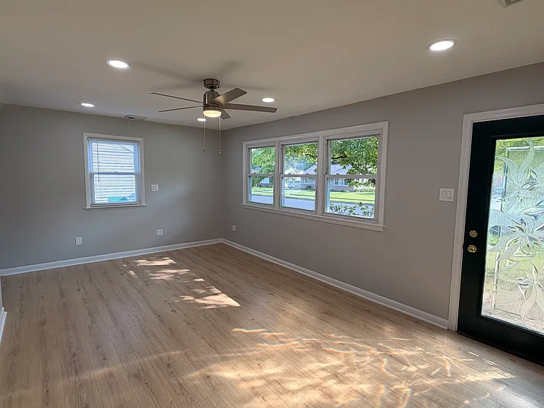 3639 Windsor Dr — Photo 8