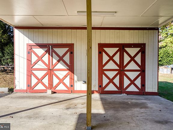 5th image of 33 Woodcrest Ave