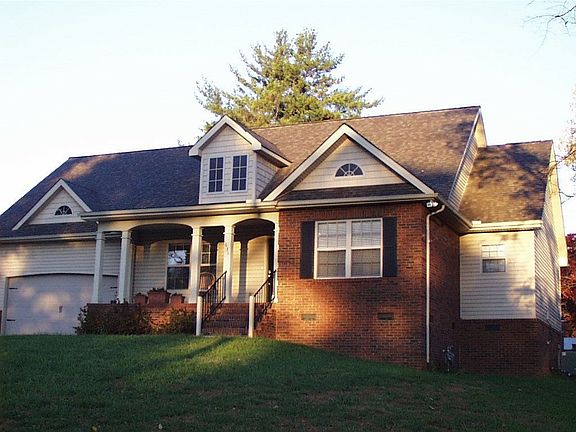 3rd image of 1631 Scenic Dr