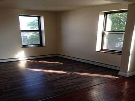 3rd image of 820 Wyckoff Ave