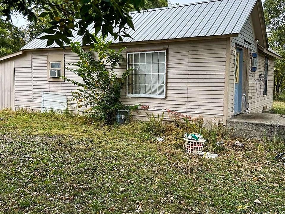 416 N 3rd St, Chetopa, KS 67336 Zillow