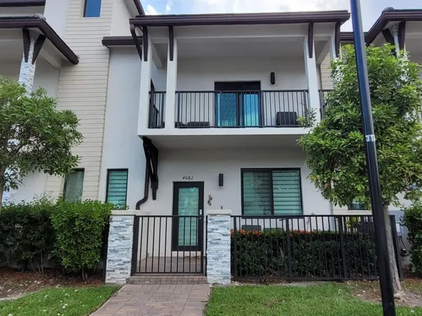4682 NW 83rd Ave, Doral, FL 33166