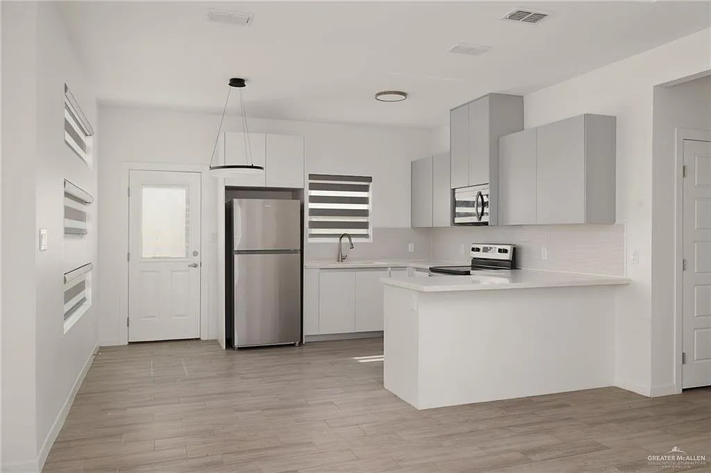 2 bed, 2.0 bath, 916 sqft, $1,000 — Photo 4