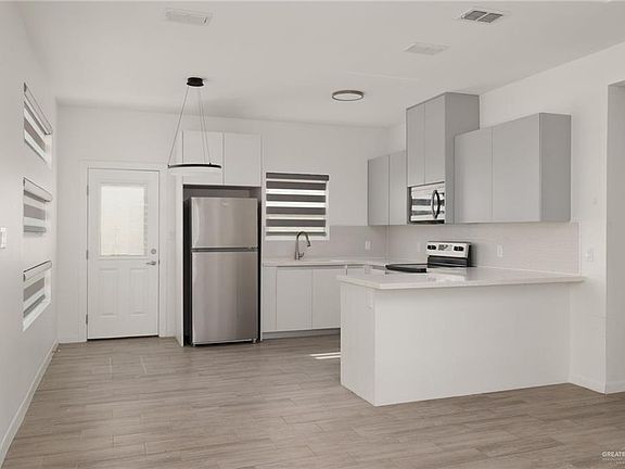 4th image of 308 W Campeche Ave