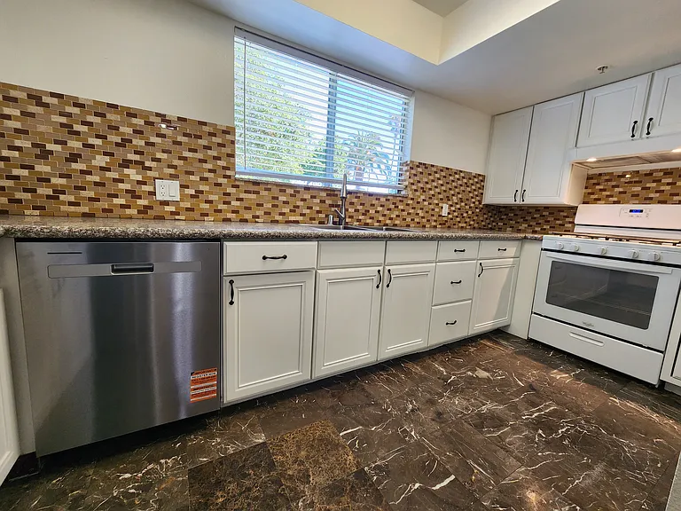 420 Riverdale Dr #11 — Photo 39
