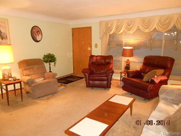 3rd image of 12801 Fenton Ave