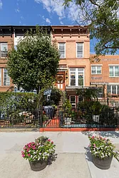 517A Lexington Avenue in Stuyvesant Heights