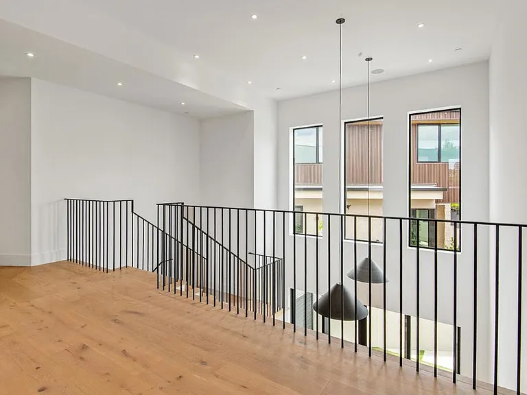1030 Centinela — Photo 29